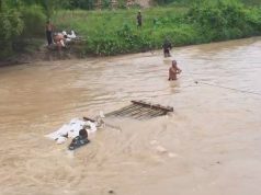 TNI AD Kuat Bersama Rakyat, Bantu Bangun Jembatan di Gunung Sugih